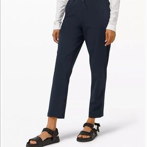 On the fly 7/8 pant woven navy blue size 6